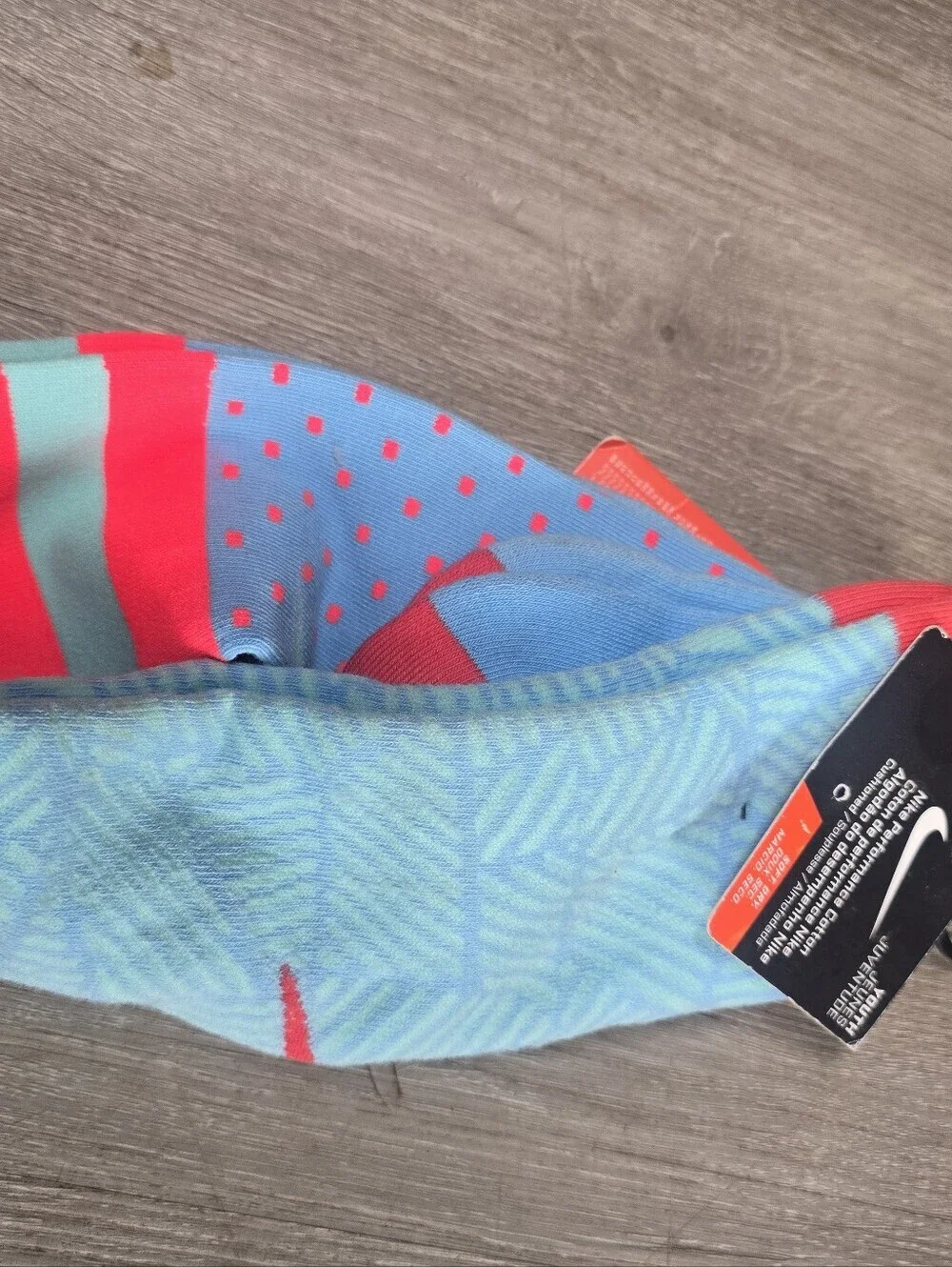 Nike Youth Casual Crew Socks in Aqua and Neon Pink. XS 13-3y